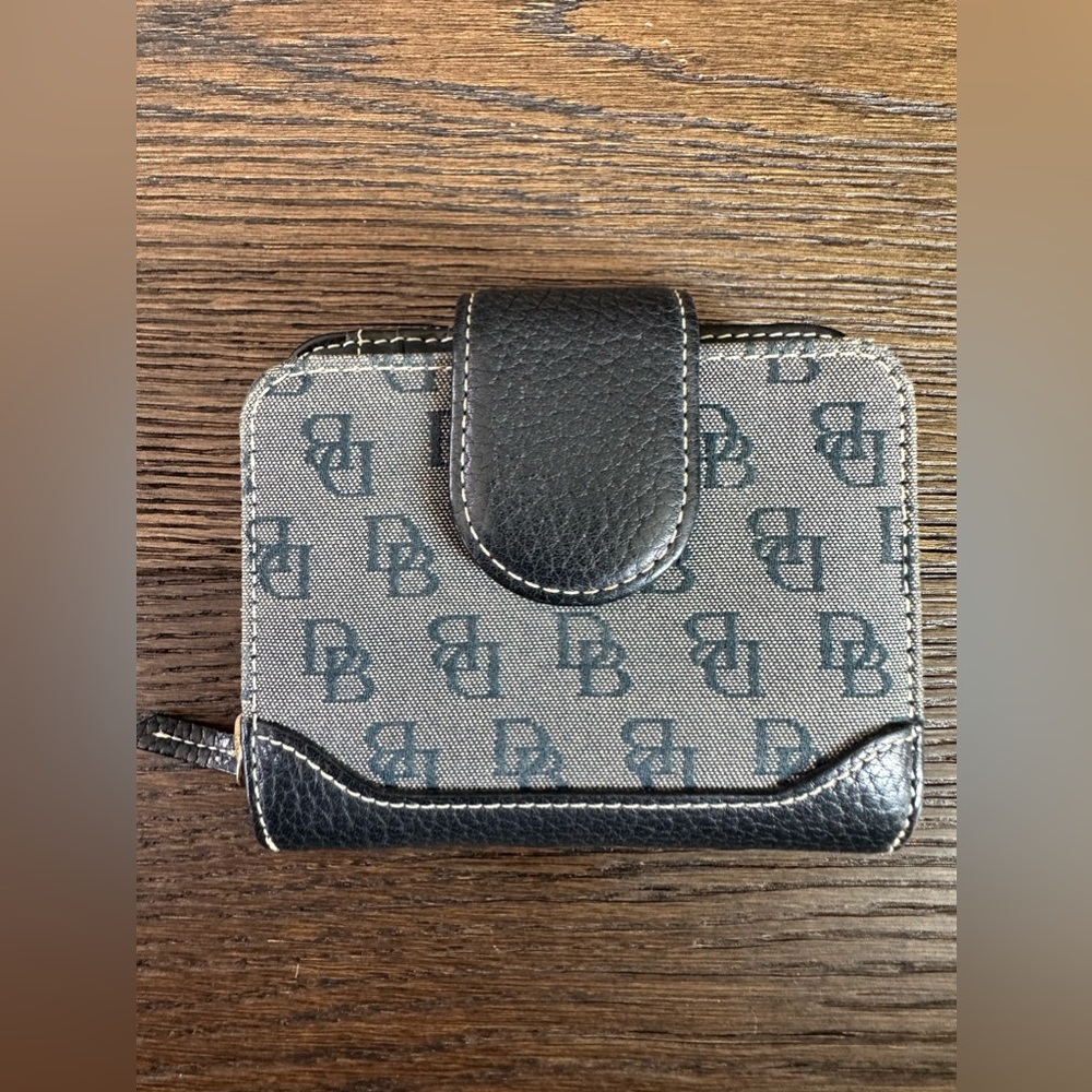 Dooney & Bourke wallet